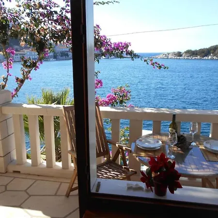 Arch 2 - One Bedroom With Terrace 4 *