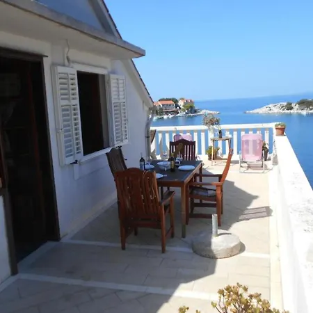 Arch 2 - One Bedroom With Terrace 4 *