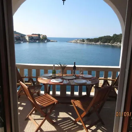 Apartment Arch 2 - One Bedroom With Terrace 4 *